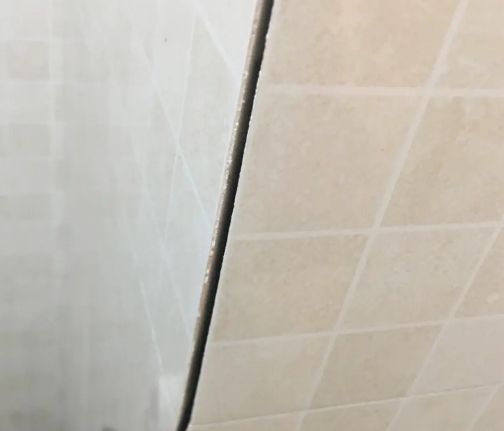 天峻瓷砖空鼓维修公司分享阳台瓷砖脱落的修复过程可以分为以下几个步骤